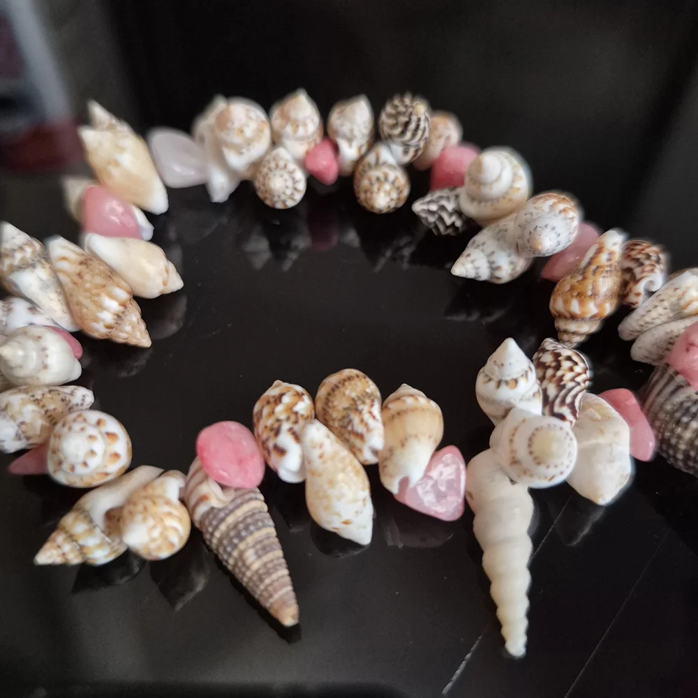 Handmade Deep Sea Virginia Beach Seashells And Strawberry Quartz Chips Braclet! - Picture 2 of 6
